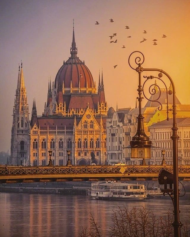 黄昏下的匈牙利布达佩斯