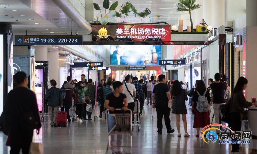 实拍海南离岛免税提额新政首日 省内外旅客点赞