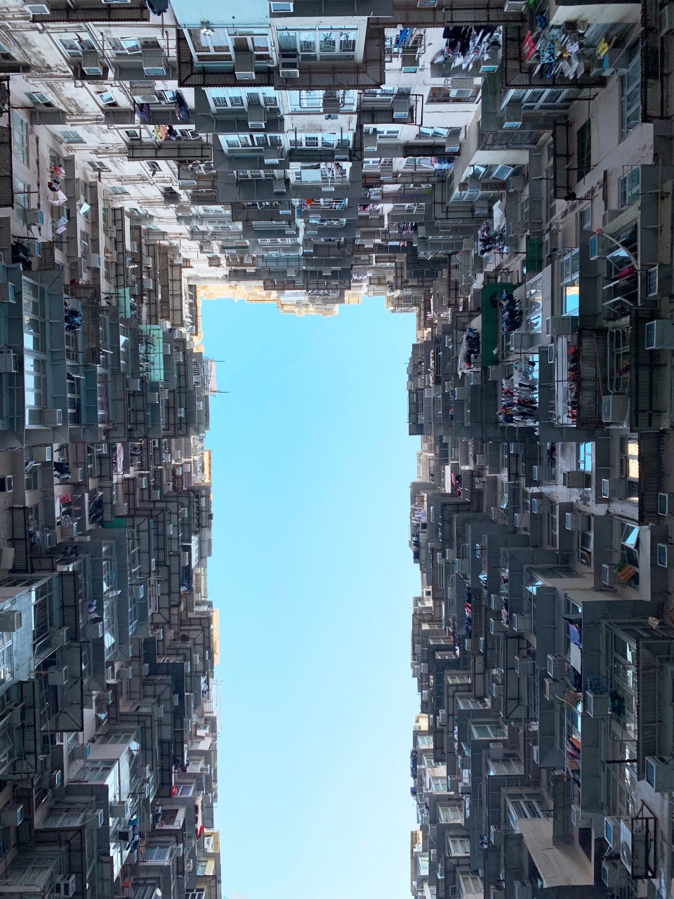 拥挤的房间图片