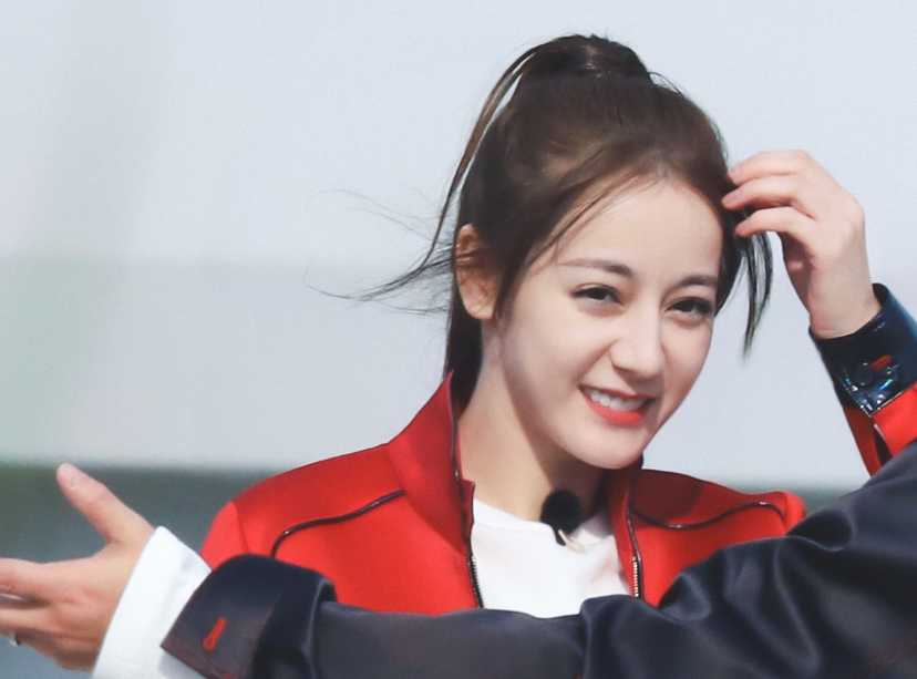 《极限挑战5》路透照更新，迪丽热巴笑容满面，张艺兴依旧帅气