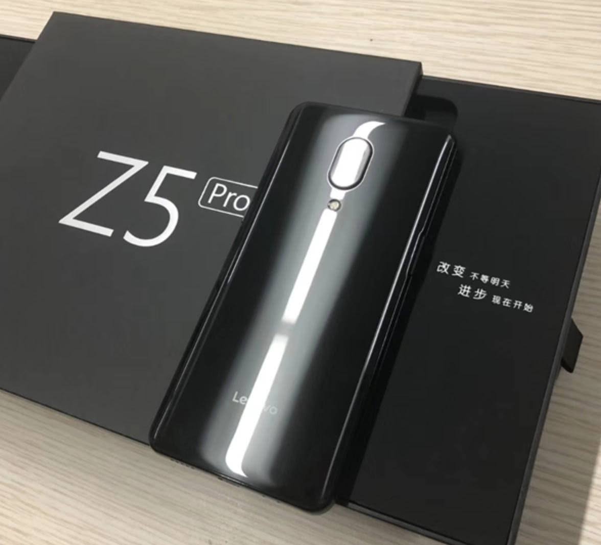 又一款滑盖全面屏手机发布,网友:碰瓷小米MIX