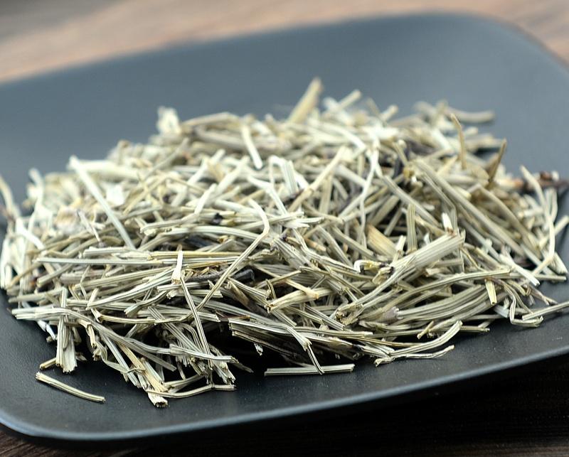 农村一草叫“吸金草”，体内含有黄金，价值极高，晒干了20元一斤