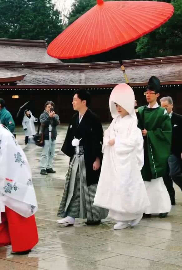 日本贵族婚礼庄严肃穆,看新娘时,网友:确定不是葬礼吗