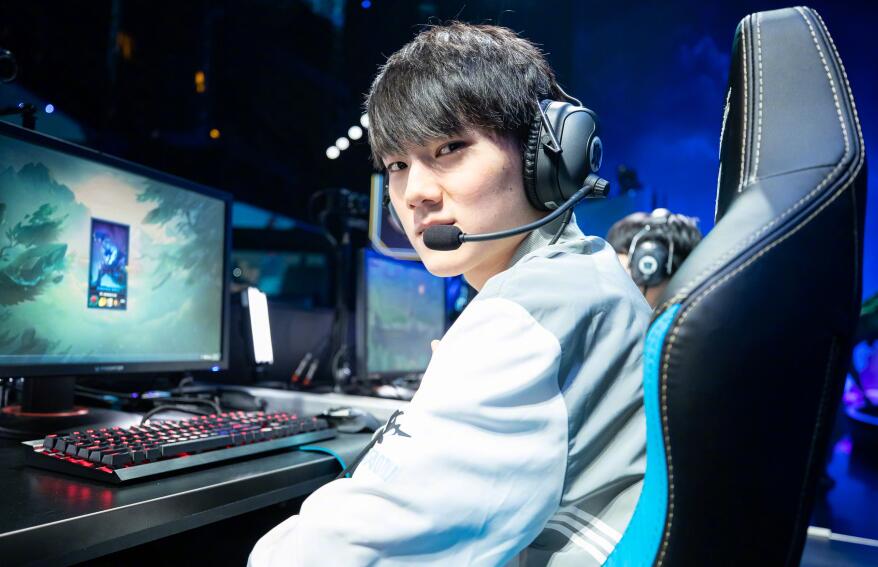 Jackeylove与卢本伟还有渊源?当初女枪王者事件阿水也有参与|卢本伟|阿水|王者