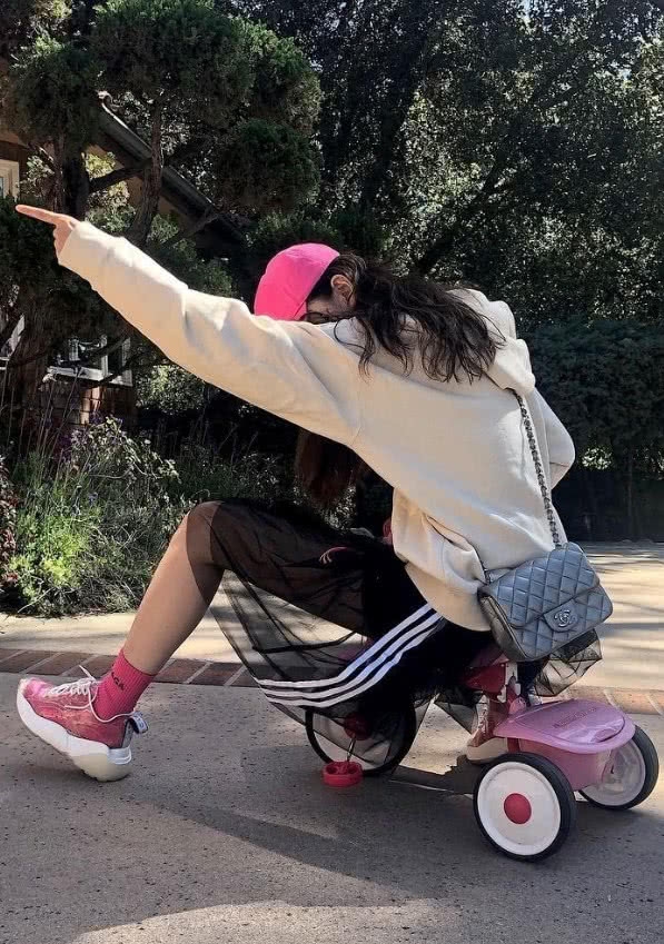 电动车 摩托 摩托车 597_849 竖版 竖屏