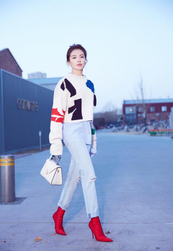 刘涛真会穿!40岁比20岁的关晓彤还嫩,网友:王珂真是赚大发了! 刘涛真会穿!40岁比20岁的关晓彤还嫩,网友:王珂真是赚大发了!