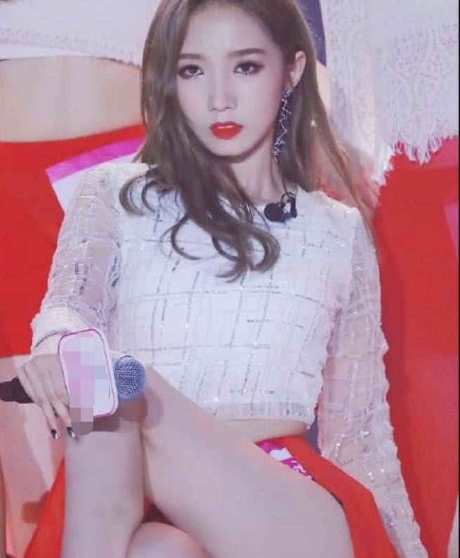 有一种坐姿叫孟美岐的夹腿坐,性感指数飙升,网友:难以忘怀!