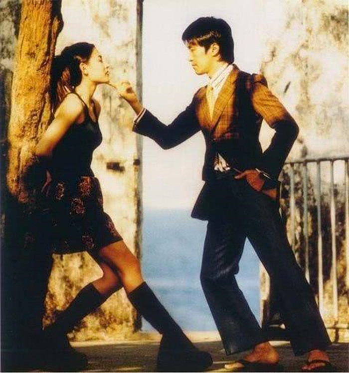 张柏芝现身为周星驰新拍的电影加油,两人多年