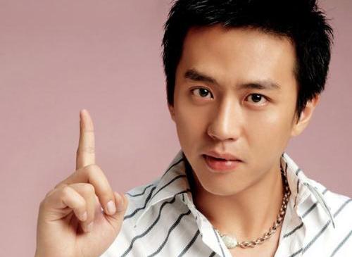 邓超5岁女儿近照，小花妹妹气场全开像妈妈，大爆金句征服爸爸！