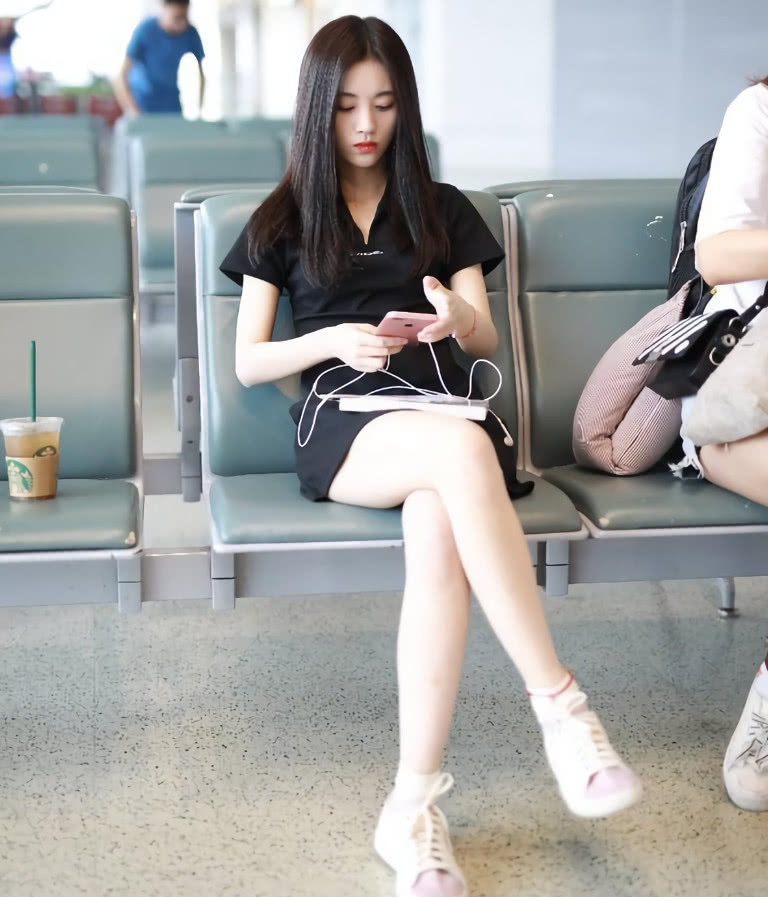 有一种性感叫鞠婧祎的安全裤,总是外露3cm,把人看得羞