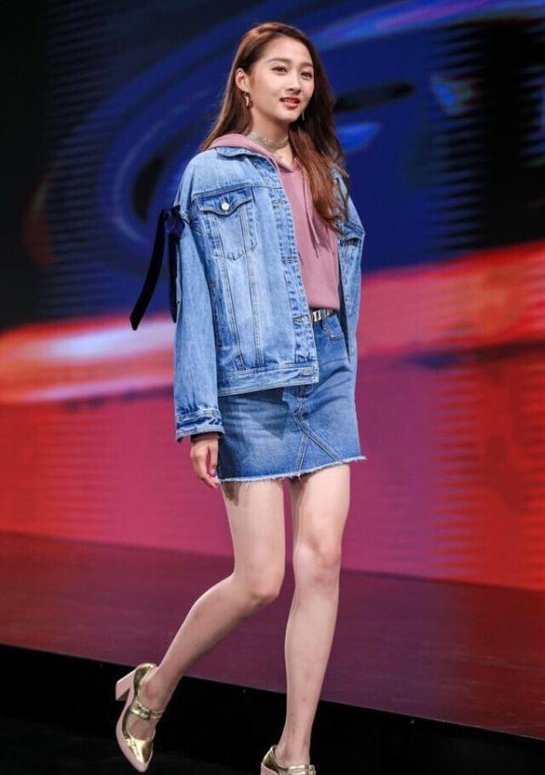 关晓彤作品图片