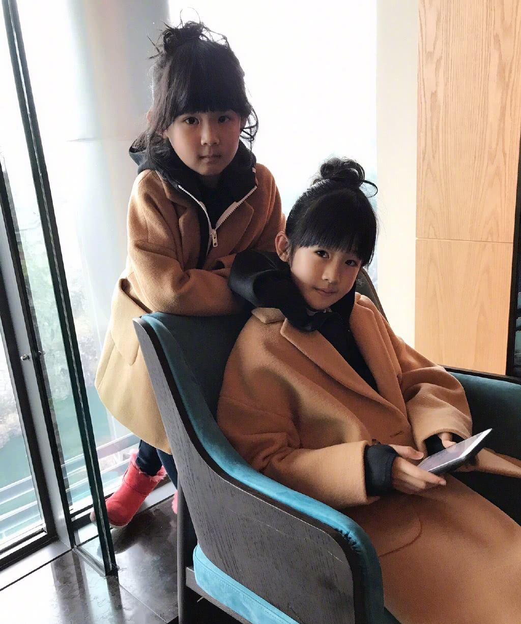 陆毅跟鲍蕾的女儿正面照好美，气质像是仙女下凡一样