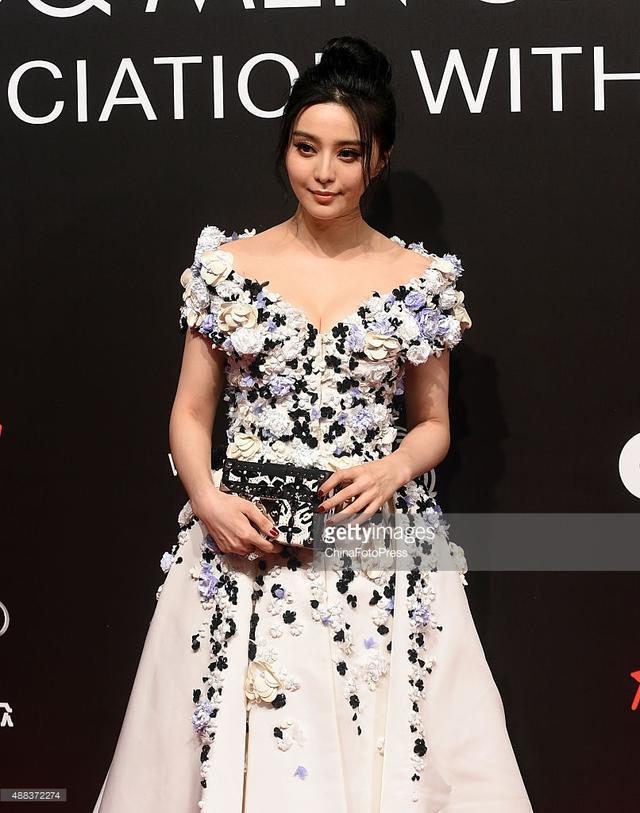 女星没了PS:高圆圆颈纹深,刘诗诗痘痘多,张钧