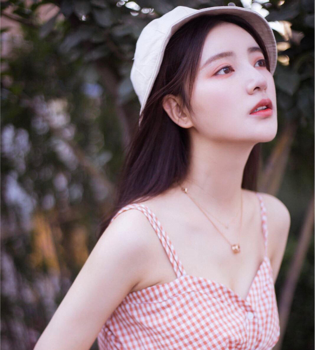 粉红俏佳人杨伊墨,每一个转身都是一幅画|