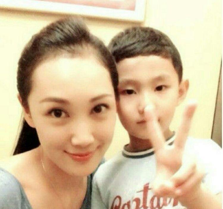 韩磊年轻妻子身份曝光, 被称是“蒙古族之花”气质温柔动人