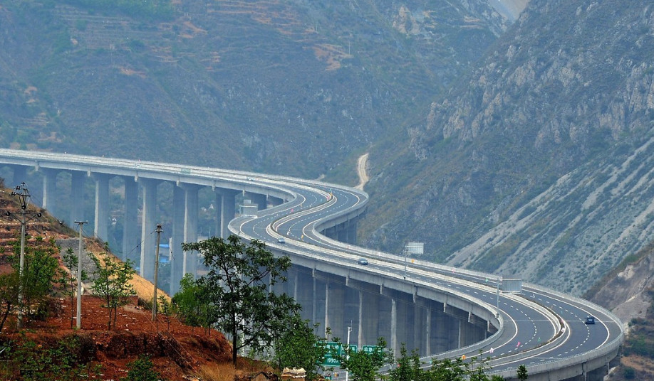 雅康高速:酷似“史迪威公路”二十四道拐,景色优美!!