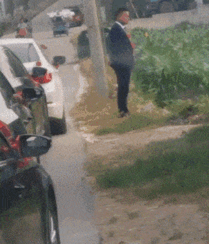 gif:朋友,这样卖西瓜,你媳妇不知道吧!哈哈哈