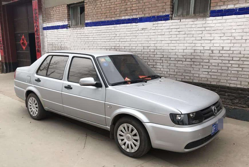 都说农村穷,很多人家却买得起车,买了又不开,到