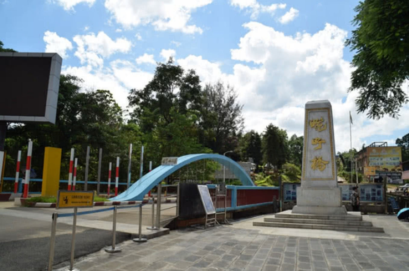 芒市傣族人口_芒市傣族古镇图片(3)