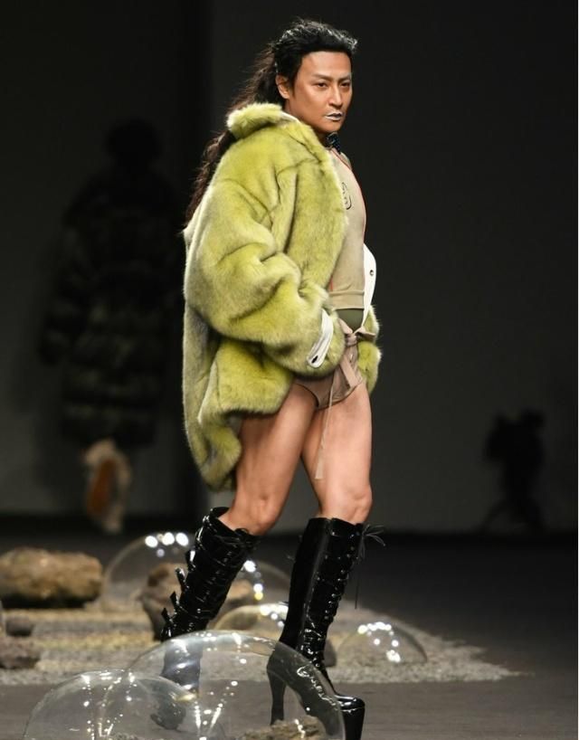 陈志朋回应辣眼睛走秀肚子赘肉明显