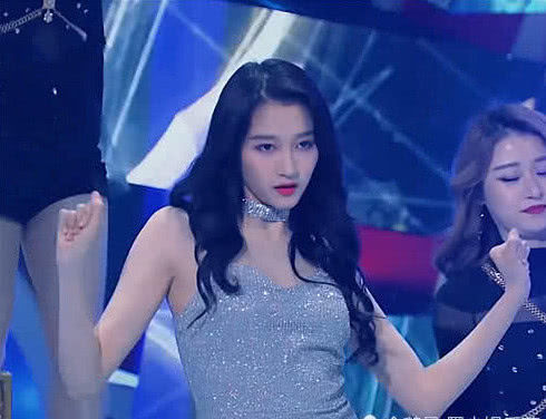 关晓彤跳舞的动作,简直太撩人,鹿晗正在来的路上