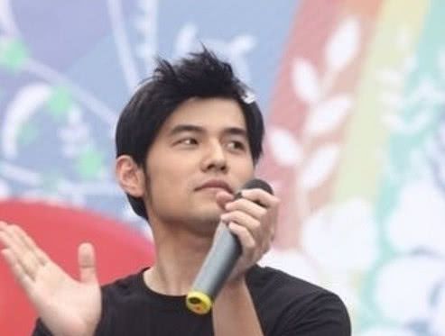 最受欢迎的4位港台男歌手，王力宏垫底，网友：第一当之无愧