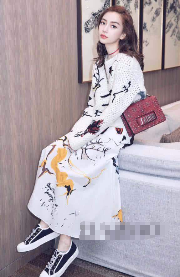 杨颖为了把性感发挥淋漓尽致,居然把"珠帘"贴满全身,这身材!