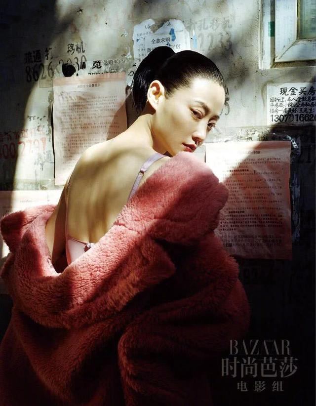 "高贵妃"谭卓尝试新发型,高扎马尾拍写真,看见后脑勺