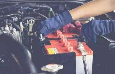 新买的汽车一般多久保养一次？