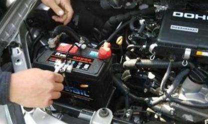 汽车熄火后，在车里听音乐，会损伤汽车蓄电池吗？涨知识了