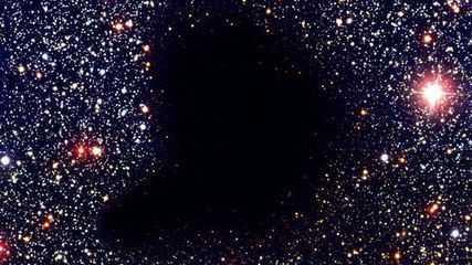 科学家在百亿光年外发现厚达35亿光年的宇宙墙，然而里面啥也没有