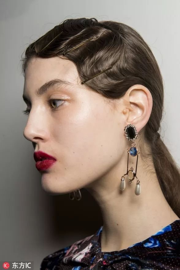 谁还不是小仙女?一个发夹让你轻松变时髦