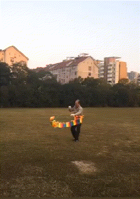 搞笑gif:姑娘想趁我戒烟占我便宜,我绝不同意