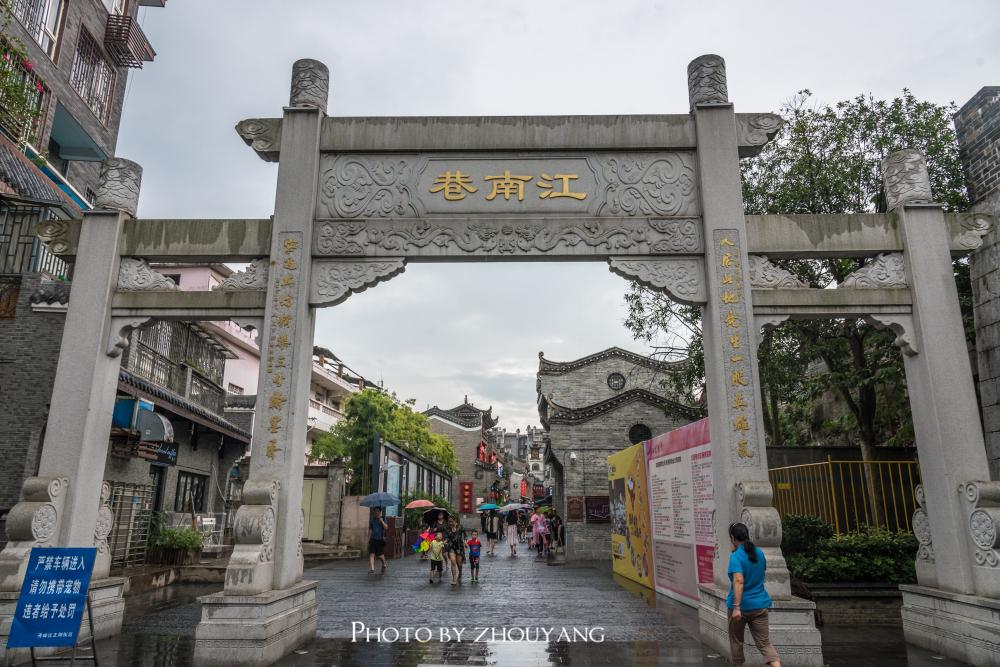 东西巷，它是王城脚下桂林最古老的街巷，更是桂林的宽窄巷子