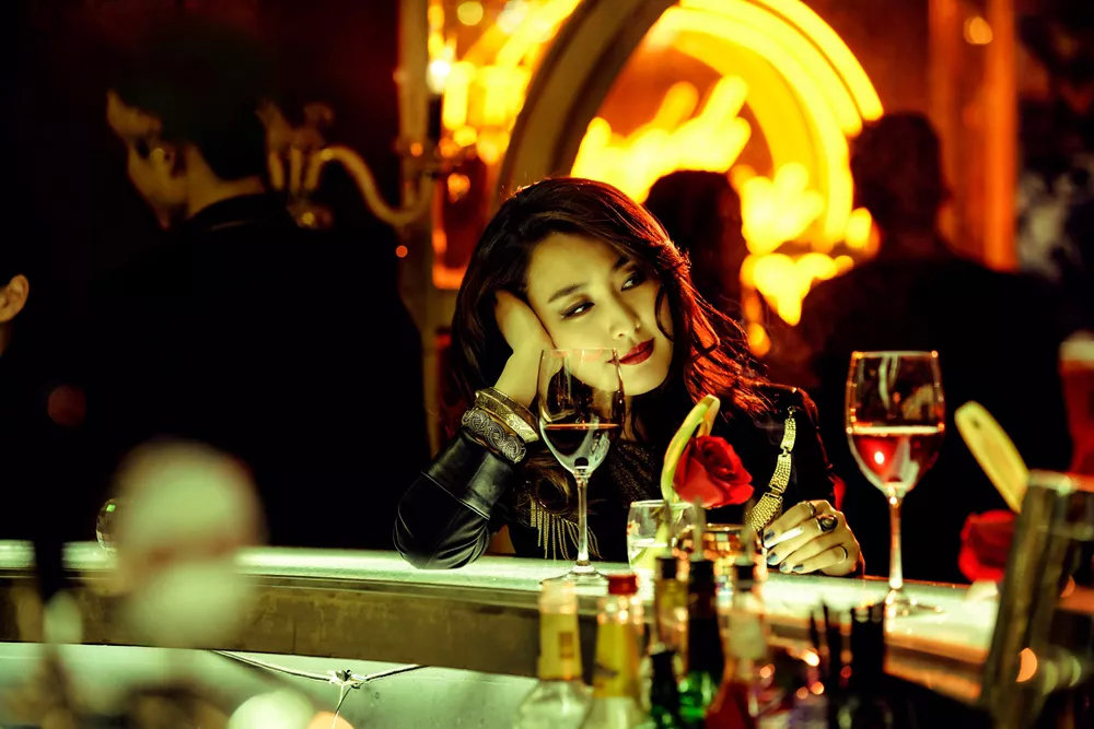 高颜值女嫌犯意外火遍全网:漂亮女孩有捷径可走吗?