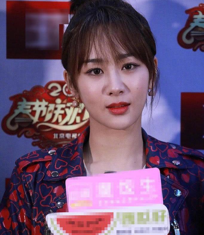 杨紫关晓彤后台采访生图曝光,小猴子颜值身材