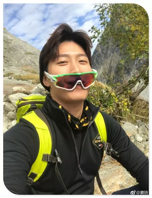 谋男郎窦骁与何超莲恋情曝光,月老竟然是奚梦