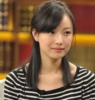 刚出道时的倪妮其实是这样的…… 朴素得和一般人没什么区别,有人说
