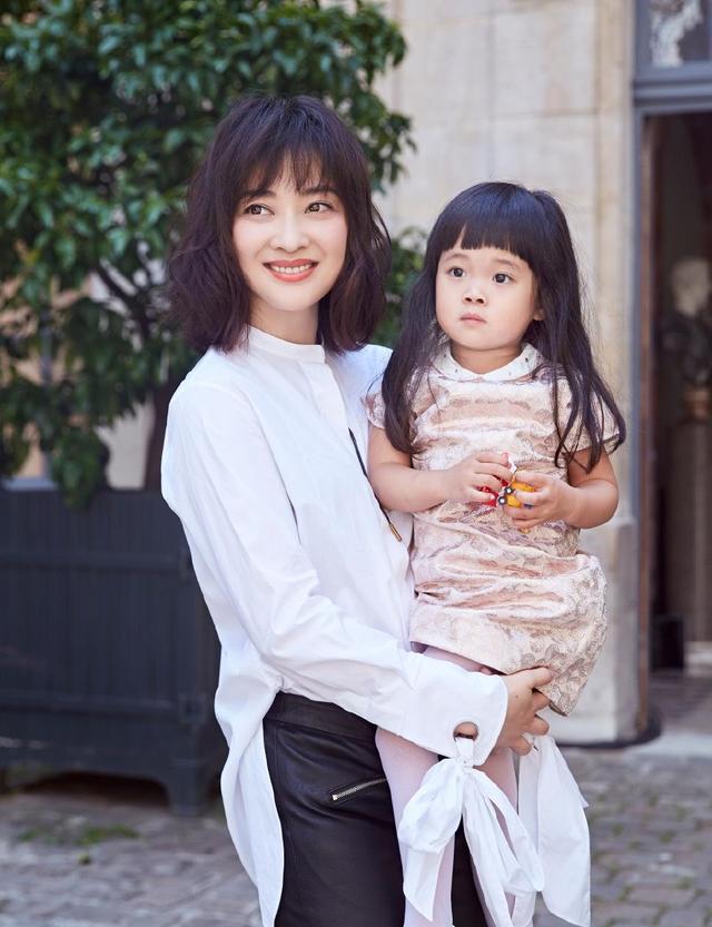 《妈妈是超人》梅婷的女儿长大了!如今6岁的快快撞脸