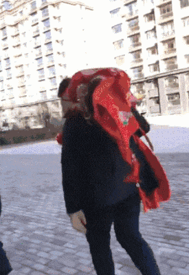 闺女都养那么重了, 还没有人来取