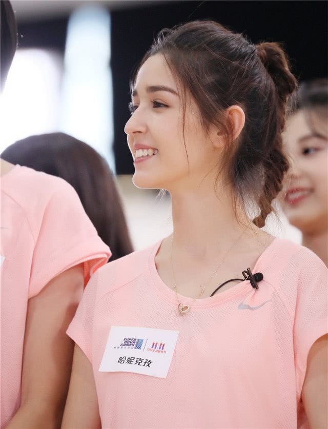 颜值比肩迪丽热巴，哈尼克孜进军娱乐圈!网友:又一位新疆大美女