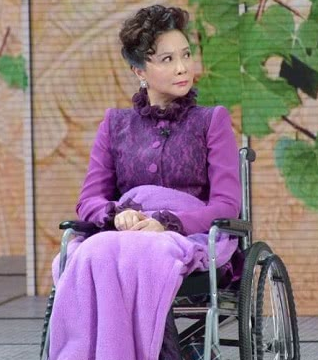 57岁蔡明儿子近照，曾是《泰囧》的编剧，长相却被人吐槽