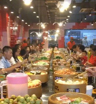 搞笑GIF:儿子发烧,带他到医院去打点滴