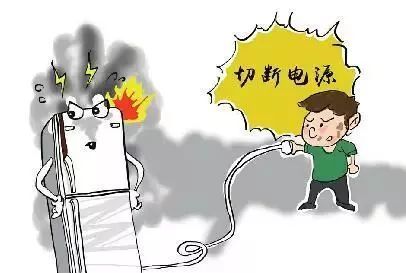 可用灭火毯等覆盖物封闭窒息灭火