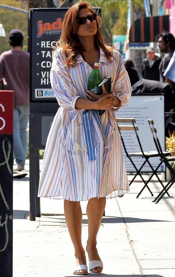 女星伊娃·门德斯现身洛杉矶，她给人冷傲的感觉