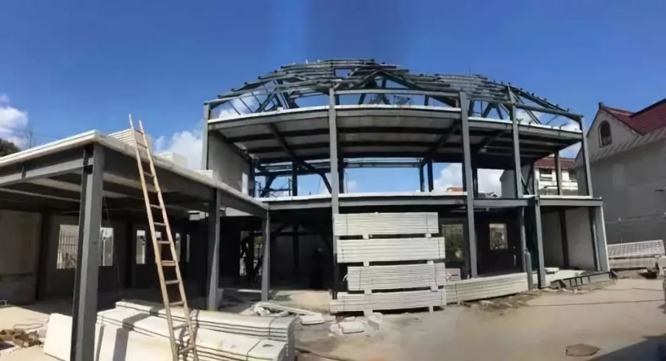 农村装配式建房实例！钢框架+ALC板装配式别墅全流程图解！|框架|装配式|别墅_新浪新闻