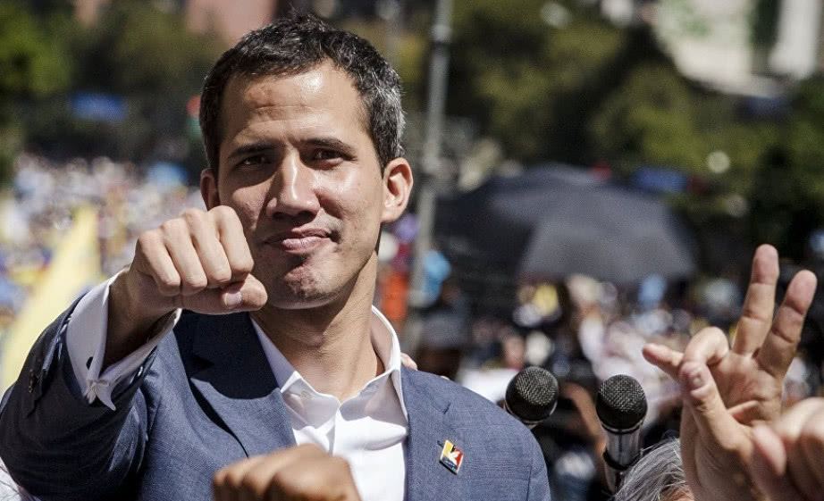 为了2万美元奖励,委内瑞拉军队集体叛逃,马杜