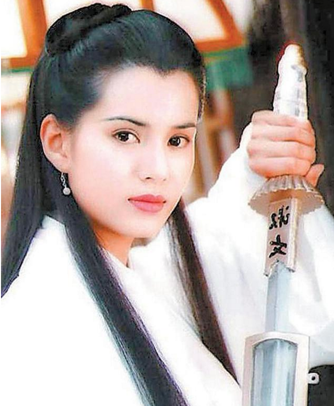 就已经很美了~张嘉倪的演技很精湛,尤其是在《又见一帘幽梦》中的紫菱