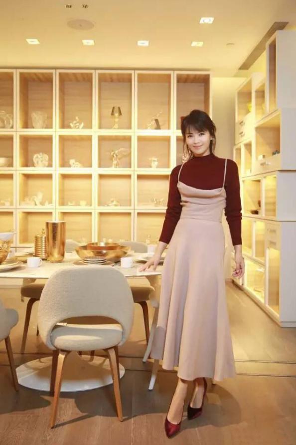 刘涛真会穿!40岁比20岁的关晓彤还嫩,网友:王珂真是赚大发了! 刘涛真会穿!40岁比20岁的关晓彤还嫩,网友:王珂真是赚大发了!