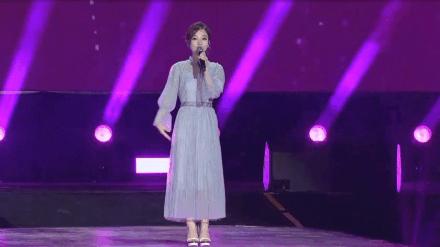 斗鱼一姐冯提莫微博爆美照引吐槽!网友:你需要